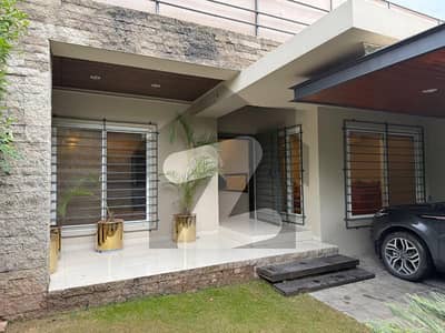 ایف ۔ 7 اسلام آباد میں 3 کمروں کا 1 کنال زیریں پورشن 5.6 لاکھ میں کرایہ پر دستیاب ہے۔