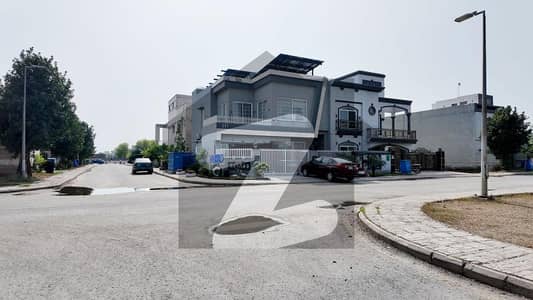 بحریہ آرچرڈ لاہور میں 11 مرلہ رہائشی پلاٹ 92.0 لاکھ میں برائے فروخت۔