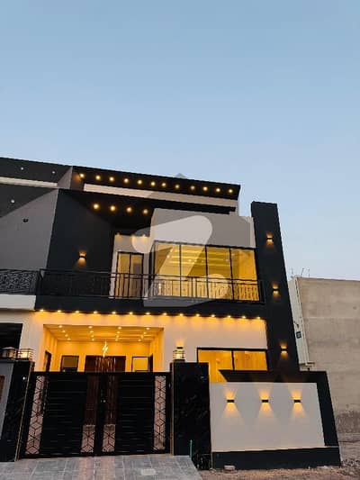 بش ایگزیکٹو ولاز ملتان میں 5 کمروں کا 5 مرلہ مکان 1.9 کروڑ میں برائے فروخت۔