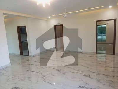 عسکری 11 - سیکٹر ڈی عسکری 11,عسکری,لاہور میں 3 کمروں کا 10 مرلہ فلیٹ 1.55 لاکھ میں کرایہ پر دستیاب ہے۔