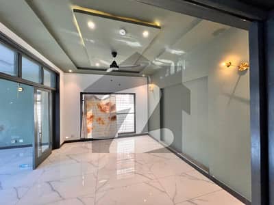 ڈی ایچ اے فیز 7 ڈیفنس (ڈی ایچ اے),لاہور میں 5 کمروں کا 1 کنال مکان 13.0 کروڑ میں برائے فروخت۔ ڈی ایچ اے فیز 7 ڈیفنس (ڈی ایچ اے),لاہور میں 5 کمروں کا 1 کنال مکان 13.0 کروڑ میں برائے فروخت۔