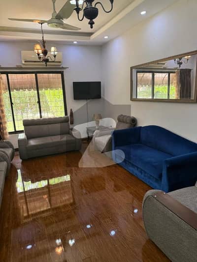 ڈپلومیٹک انکلیو اسلام آباد میں 3 کمروں کا 8 مرلہ فلیٹ 2.7 لاکھ میں کرایہ پر دستیاب ہے۔