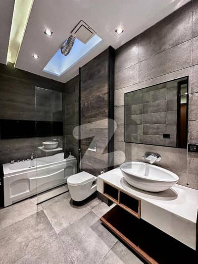 ڈی ایچ اے فیز 6 ڈیفنس (ڈی ایچ اے),لاہور میں 4 کمروں کا 10 مرلہ مکان 6.0 کروڑ میں برائے فروخت۔