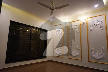 جوہر ٹاؤن فیز 1 - بلاک ای1 جوہر ٹاؤن فیز 1,جوہر ٹاؤن,لاہور میں 5 کمروں کا 12 مرلہ مکان 5.0 کروڑ میں برائے فروخت۔