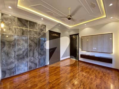 10 marla full house in dha phase 6 near Dolemen mall lahore ideal location