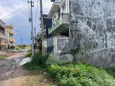 I-14/3 plot number 1006 size 25*60. Good Location investor Rate D 133 lack