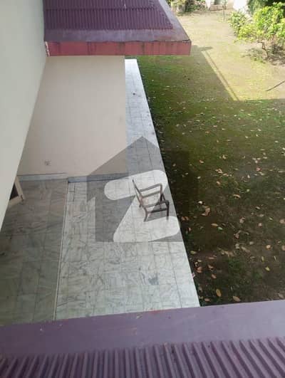 گلبرگ لاہور میں 6 کمروں کا 2 کنال مکان 7.5 لاکھ میں کرایہ پر دستیاب ہے۔