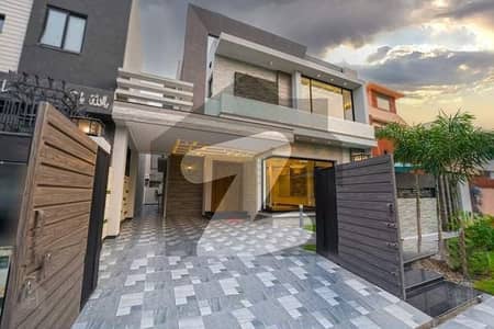 10 Marla Modern House FOR RENT in LAKE City Meadows