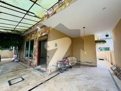 Gas Installed 10 Marla House Available For Rent In Lake City