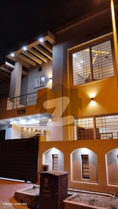 بحریہ ٹاؤن فیز 8 ۔ سفاری ویلی بحریہ ٹاؤن فیز 8,بحریہ ٹاؤن راولپنڈی,راولپنڈی میں 4 کمروں کا 5 مرلہ مکان 2.15 کروڑ میں برائے فروخت۔