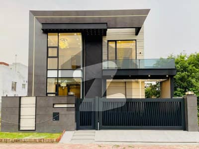 بحریہ ٹاؤن جوہر بلاک بحریہ ٹاؤن سیکٹر ای,بحریہ ٹاؤن,لاہور میں 4 کمروں کا 11 مرلہ مکان 4.1 کروڑ میں برائے فروخت۔