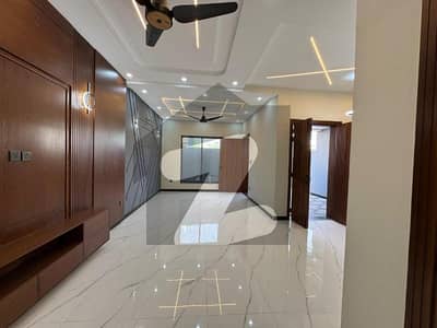 ایم پی سی ایچ ایس ۔ بلاک ایف ایم پی سی ایچ ایس ۔ ملٹی گارڈنز,بی ۔ 17,اسلام آباد میں 3 کمروں کا 5 مرلہ مکان 2.5 کروڑ میں برائے فروخت۔