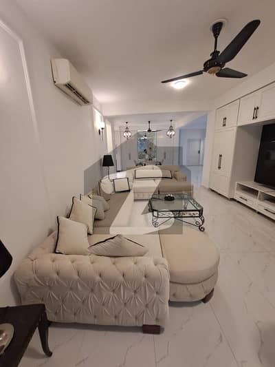 ڈپلومیٹک انکلیو اسلام آباد میں 3 کمروں کا 9 مرلہ فلیٹ 4.2 لاکھ میں کرایہ پر دستیاب ہے۔