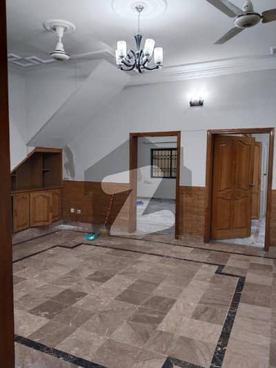 آئی ۔ 8/3 آئی ۔ 8,اسلام آباد میں 6 کمروں کا 14 مرلہ مکان 3.5 لاکھ میں کرایہ پر دستیاب ہے۔