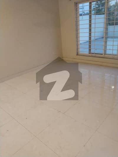 آئی ۔ 8/3 آئی ۔ 8,اسلام آباد میں 6 کمروں کا 1 کنال مکان 3.3 لاکھ میں کرایہ پر دستیاب ہے۔