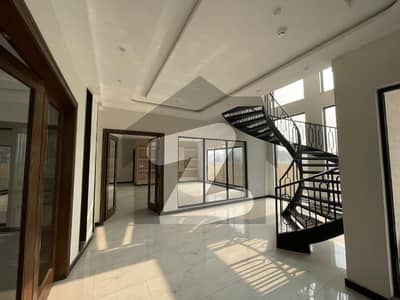 ڈی ایچ اے فیز 8 ڈیفنس (ڈی ایچ اے),لاہور میں 5 کمروں کا 1 کنال مکان 9.5 کروڑ میں برائے فروخت۔