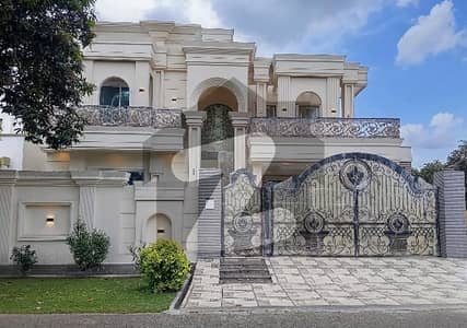 کینال ویو - سیکٹر 3 کینال ویو ہاؤسنگ سکیم,گوجرانوالہ میں 6 کمروں کا 1 کنال مکان 9.5 کروڑ میں برائے فروخت۔