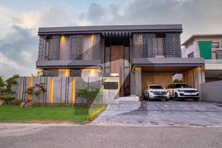 ڈی ایچ اے فیز 7 - بلاک وائے فیز 7,ڈیفنس (ڈی ایچ اے),لاہور میں 5 کمروں کا 1 کنال مکان 7.99 کروڑ میں برائے فروخت۔