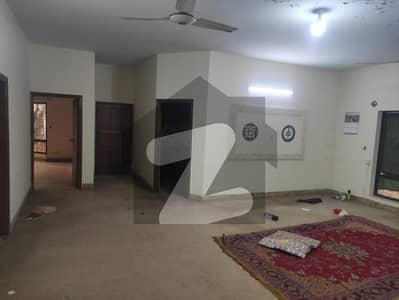 آئی ۔ 8/3 آئی ۔ 8,اسلام آباد میں 6 کمروں کا 12 مرلہ مکان 3.2 لاکھ میں کرایہ پر دستیاب ہے۔