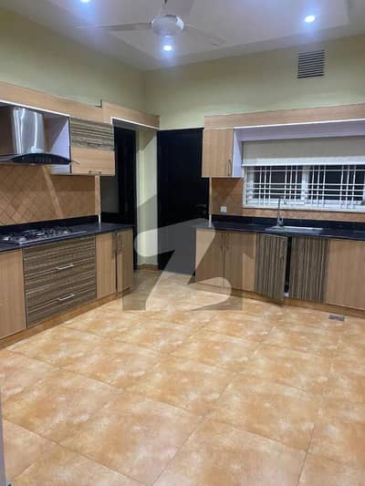 ای ۔ 11 اسلام آباد میں 3 کمروں کا 1 کنال بالائی پورشن 1.9 لاکھ میں کرایہ پر دستیاب ہے۔