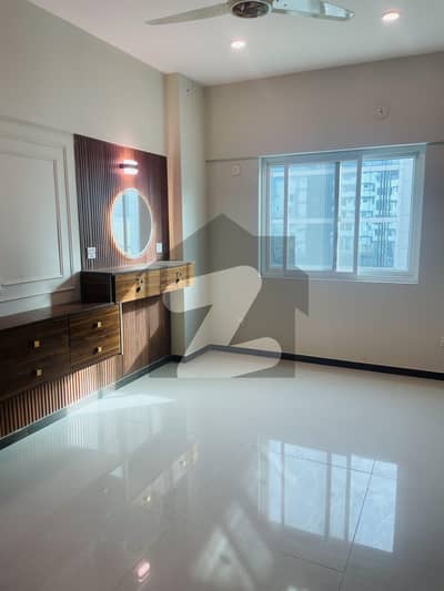 ڈی ایچ اے فیز 8 ڈی ایچ اے ڈیفینس,کراچی میں 3 کمروں کا 8 مرلہ فلیٹ 4.5 کروڑ میں برائے فروخت۔