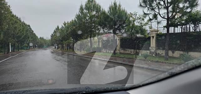 Extraordinary | Corner | Heighted | Solid | Lake Facing | 3700 SQYD