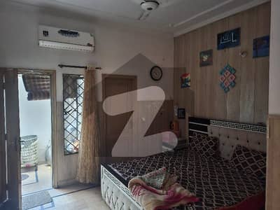 جوہر ٹاؤن فیز 2 جوہر ٹاؤن,لاہور میں 6 کمروں کا 5 مرلہ مکان 2.5 کروڑ میں برائے فروخت۔