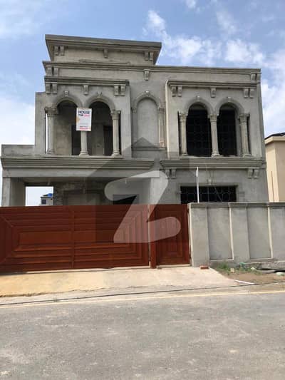 پارک ویو سٹی - ٹولپ اوورسیز پارک ویو سٹی,لاہور میں 5 کمروں کا 10 مرلہ مکان 3.0 کروڑ میں برائے فروخت۔