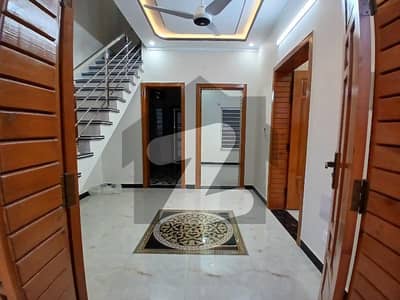 جی ۔ 13 اسلام آباد میں 4 کمروں کا 4 مرلہ مکان 1.25 لاکھ میں کرایہ پر دستیاب ہے۔