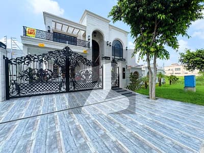 ڈی ایچ اے فیز 7 ڈیفنس (ڈی ایچ اے),لاہور میں 5 کمروں کا 1 کنال مکان 7.6 کروڑ میں برائے فروخت۔ ڈی ایچ اے فیز 7 ڈیفنس (ڈی ایچ اے),لاہور میں 5 کمروں کا 1 کنال مکان 7.6 کروڑ میں برائے فروخت۔