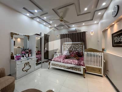 بحریہ ٹاؤن - اوورسیزبی بحریہ ٹاؤن اوورسیز انکلیو,بحریہ ٹاؤن,لاہور میں 6 کمروں کا 1 کنال مکان 7.0 کروڑ میں برائے فروخت۔