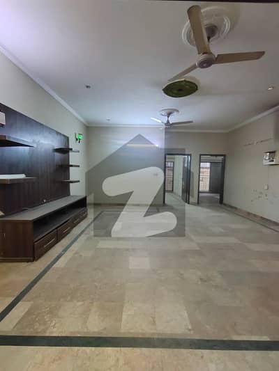 یو ای ٹی ہاؤسنگ سوسائٹی لاہور میں 5 کمروں کا 10 مرلہ مکان 3.1 کروڑ میں برائے فروخت۔