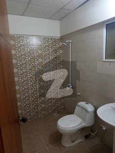 گلشن اقبال - بلاک 13 / D-3 گلشنِ اقبال,گلشنِ اقبال ٹاؤن,کراچی میں 4 کمروں کا 10 مرلہ فلیٹ 2.2 کروڑ میں برائے فروخت۔