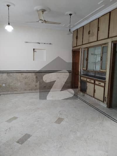 جی ۔ 11/1 جی ۔ 11,اسلام آباد میں 2 کمروں کا 7 مرلہ بالائی پورشن 80.0 ہزار میں کرایہ پر دستیاب ہے۔