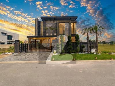 ڈی ایچ اے فیز 7 - بلاک ایس فیز 7,ڈیفنس (ڈی ایچ اے),لاہور میں 5 کمروں کا 1 کنال مکان 7.15 کروڑ میں برائے فروخت۔