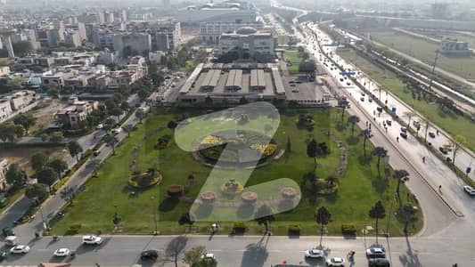 ڈی ایچ اے فیز 6 - بلاک اے فیز 6,ڈیفنس (ڈی ایچ اے),لاہور میں 5 کمروں کا 4 مرلہ عمارت 18.5 کروڑ میں برائے فروخت۔