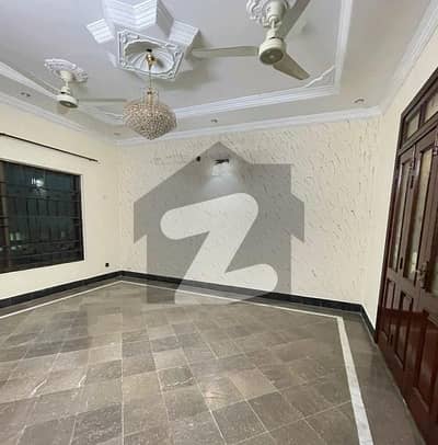 ای ۔ 11/3 ای ۔ 11,اسلام آباد میں 3 کمروں کا 1 کنال بالائی پورشن 2.5 لاکھ میں کرایہ پر دستیاب ہے۔