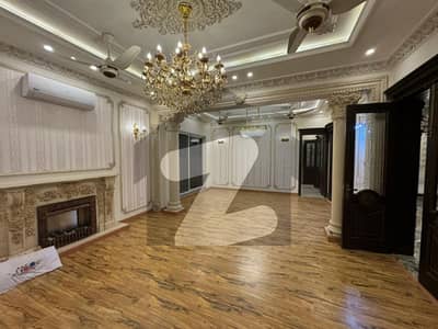 ڈی ایچ اے فیز 5 ڈیفنس (ڈی ایچ اے),لاہور میں 5 کمروں کا 1 کنال مکان 9.0 کروڑ میں برائے فروخت۔