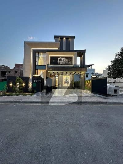 10 Marla Modern Design Luxurie House Available for sale in DHA phase 7 Y Block