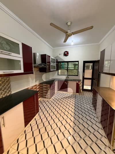 12 MARLA 4 BEDROOM HOUSE AVAILABLE FOR RENT FACING PARK