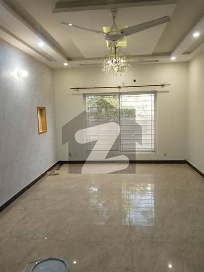 ڈی ۔ 12/4 ڈی ۔ 12,اسلام آباد میں 5 کمروں کا 8 مرلہ مکان 2.3 لاکھ میں کرایہ پر دستیاب ہے۔