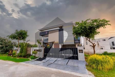 ڈی ایچ اے فیز 7 - بلاک وائے فیز 7,ڈیفنس (ڈی ایچ اے),لاہور میں 5 کمروں کا 1 کنال فارم ہاؤس 9.0 کروڑ میں برائے فروخت۔