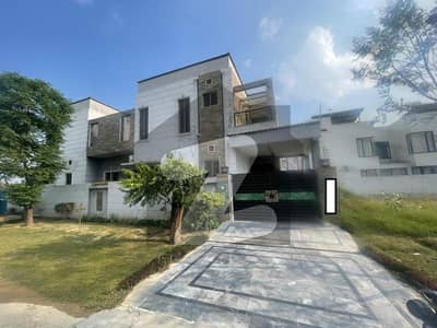 ڈی ایچ اے فیز 7 ڈیفنس (ڈی ایچ اے),لاہور میں 3 کمروں کا 1 کنال بالائی پورشن 1.5 لاکھ میں کرایہ پر دستیاب ہے۔