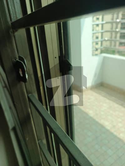 عسکری 10 - سیکٹر ایف عسکری 10,عسکری,لاہور میں 3 کمروں کا 10 مرلہ مکان 3.65 کروڑ میں برائے فروخت۔