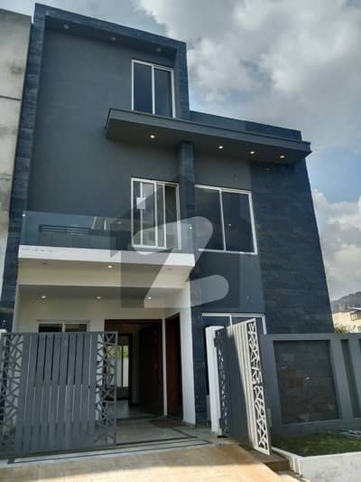 ڈی ۔ 12 اسلام آباد میں 4 کمروں کا 4 مرلہ مکان 4.3 کروڑ میں برائے فروخت۔