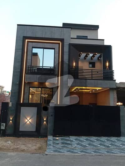 پارک ویو سٹی ۔ جیڈ بلاک پارک ویو سٹی,لاہور میں 4 کمروں کا 5 مرلہ مکان 2.4 کروڑ میں برائے فروخت۔