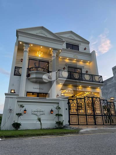 سٹی ہاؤسنگ سکیم جہلم میں 4 کمروں کا 7 مرلہ مکان 2.7 کروڑ میں برائے فروخت۔