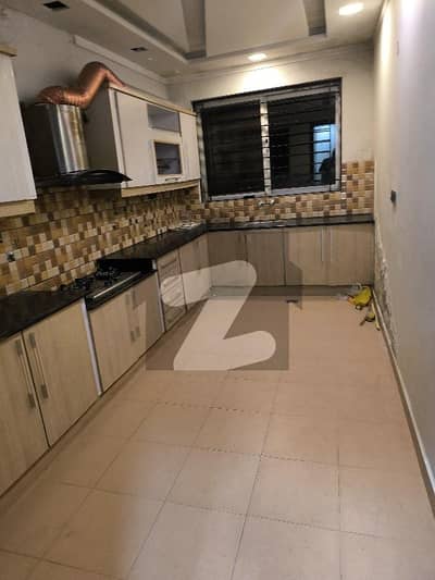 2 bedrooms & 3 bathrooms TV lounge & kitchen