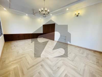 F-11 UPPER PORTION FOR RENT EXCELLENT 666SQY UPPER PORTION PROPER AND MODERN FITTINGS, SEPARATE GATE WOODEN AND MARBLE FLOORING 3 BEDROOMS, 3 ATTACHED BATHROOMS