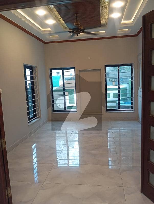 واپڈا سٹی فیصل آباد میں 5 کمروں کا 10 مرلہ مکان 3.25 کروڑ میں برائے فروخت۔ واپڈا سٹی فیصل آباد میں 5 کمروں کا 10 مرلہ مکان 3.25 کروڑ میں برائے فروخت۔